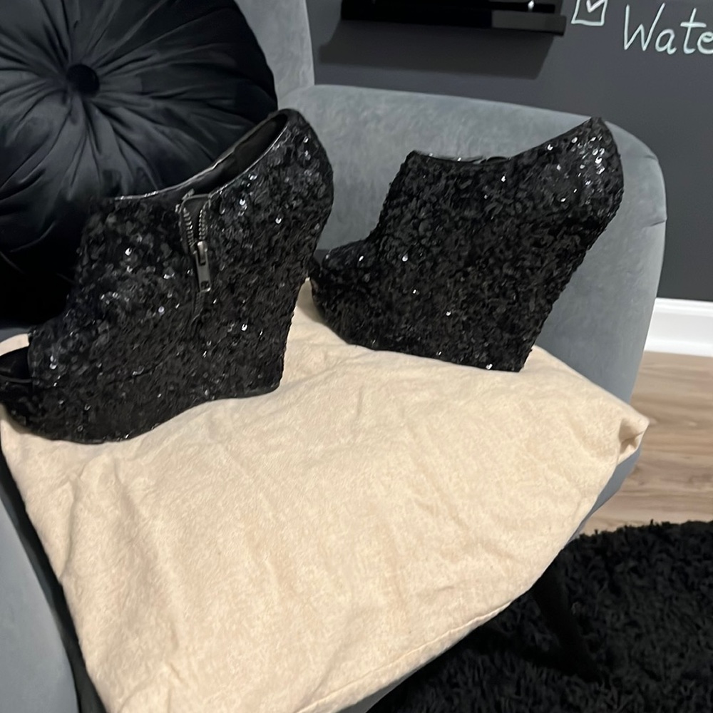 Sequin wedges